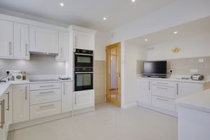 Kitchen/Breakfast Room- click for photo gallery
